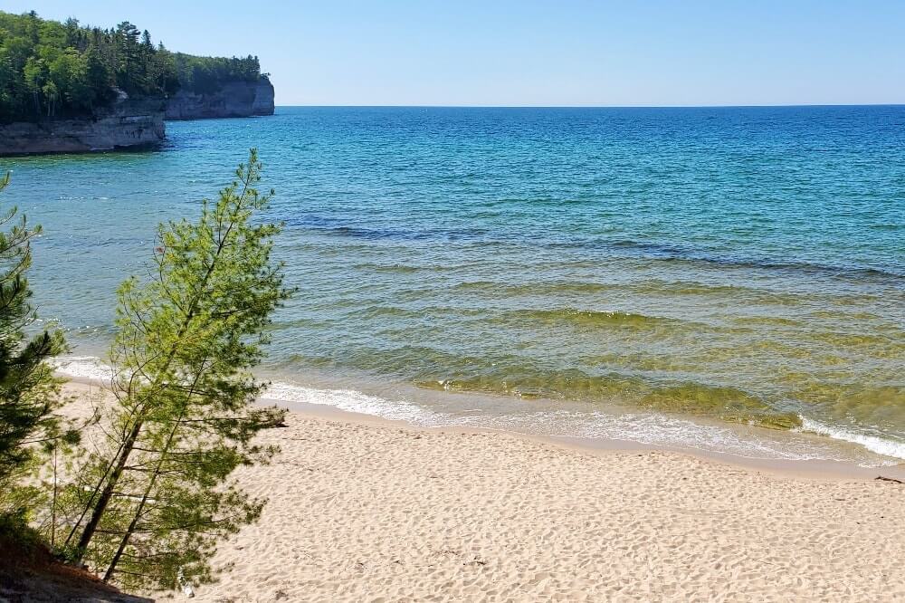 Best beaches in Pictured Rocks National Lakeshore park. Lake Superior beaches in UP upper peninsula Michigan. Michigan travel blog
