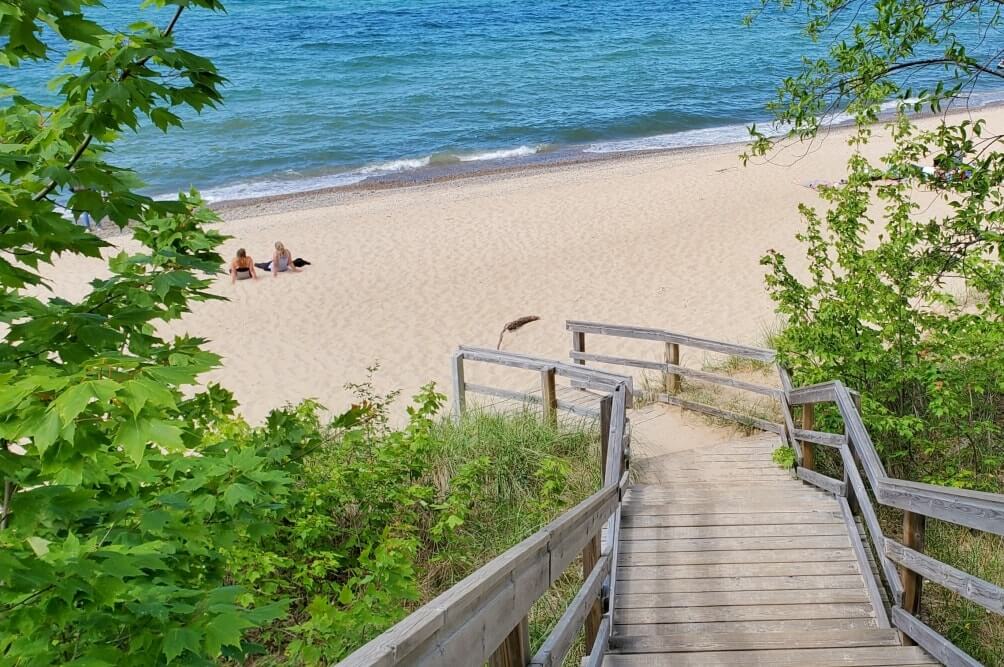 Best beaches in Pictured Rocks National Lakeshore park. Lake Superior beaches in UP upper peninsula Michigan. Michigan travel blog