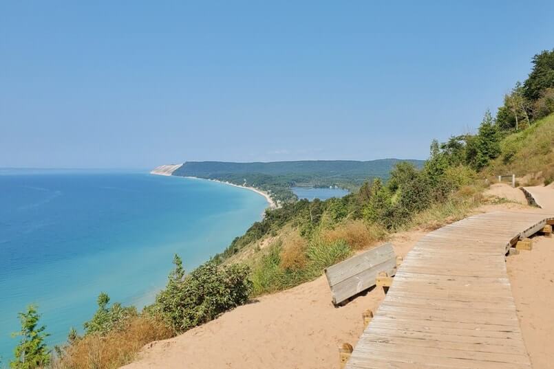 List of best hikes in Sleeping Bear Dunes National Lakeshore park: Empire Bluff Trail. Best hiking trails in Michigan. Northern Michigan travel blog