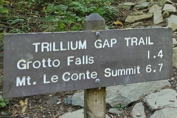 grotto falls hiking trail information. trillium gap trail. how many miles long distance, how much time. smokies travel blog