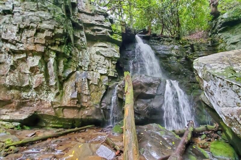 Hiking to waterfalls in Great Smoky Mountains National Park: Baskins Creek Falls Trail. Best waterfall hikes in the Smoky Mountains in Tennessee TN. Smokies travel blog