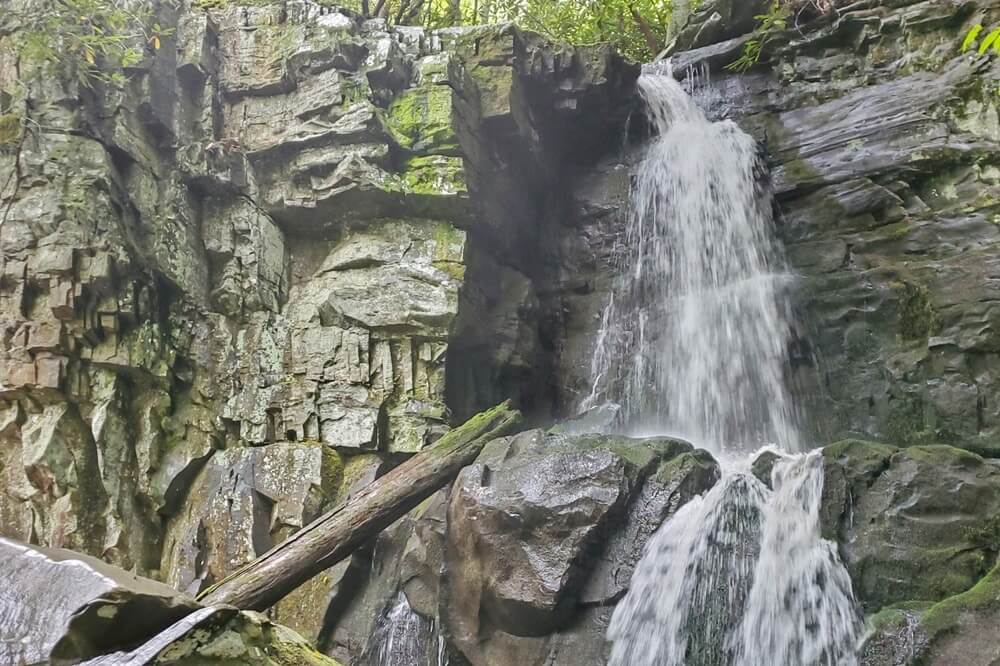 Waterfalls in Great Smoky Mountains National Park: Baskins Creek Falls Trail. Best waterfall hikes in the Smoky Mountains in Tennessee TN. Smokies travel blog