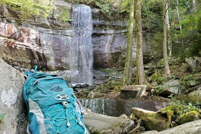 Hiking to waterfalls in Great Smoky Mountains National Park. What to wear waterfall hiking in the smoky mountains. What to pack for smoky mountains vacation. Smokies travel blog