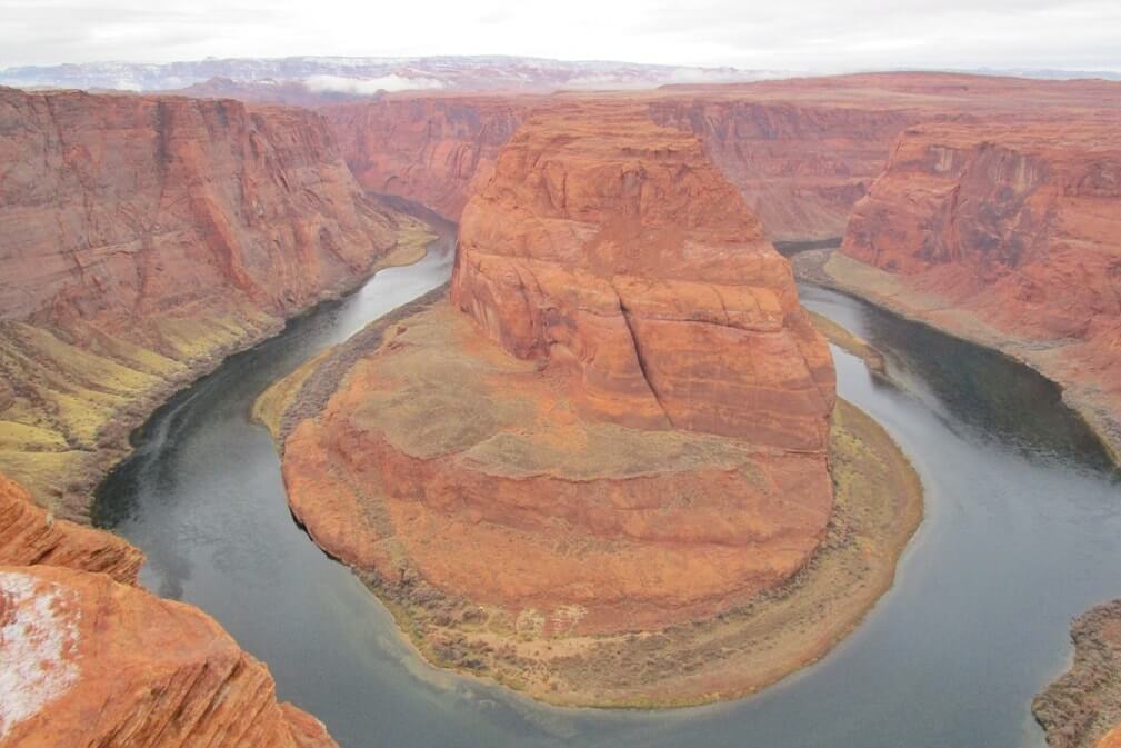 Arizona Utah road trip itinerary with Southwest US national parks. Winter in Glen Canyon National recreation area park: horseshoe bend trail AZ. United States travel blog