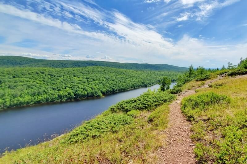 Things to do in the Porcupine Mountains: Hike the escarpment trail, best hike in the porkies. up michigan travel blog