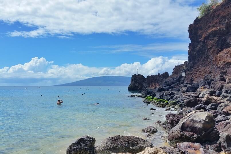 Things to do in West Maui: black rock at kaanapali beach. best snorkeling beaches in west maui. things to do in kaanapali. maui hawaii travel blog