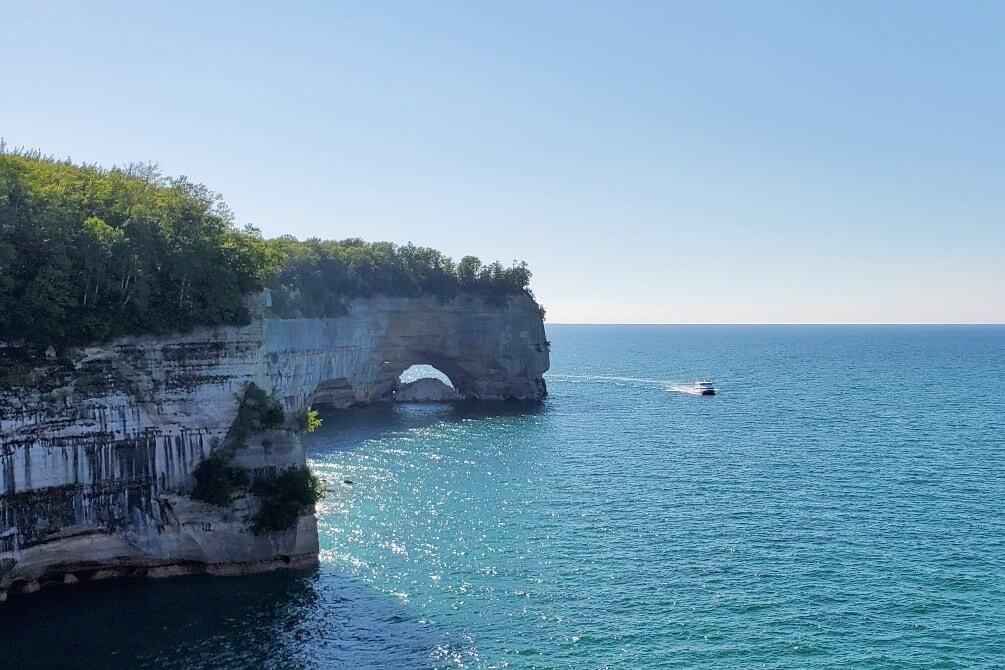 Best things to do in Pictured Rocks National Lakeshore Park: where to see pictured rocks cliffs near munising. upper peninsula UP michigan travel blog