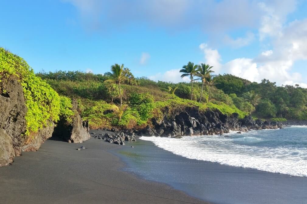 Best things to do in Waianapanapa State Park: See the best Maui black sand beach, Honokalani Beach, Pailoa Bay. Best Maui state park. Best road to hana stops. Maui hawaii travel blog