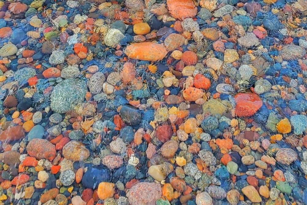 Crisp Point: Best Lake Superior beaches for agate stones, rock hunting, look for colorful rocks. Upper Peninsula beaches, near Crisp Point lighthouse. Best Michigan beaches. UP michigan travel blog