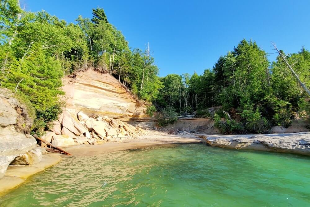 Things to do in Pictured Rocks National Lakeshore park: hike to big star cove. UP Michigan travel blog