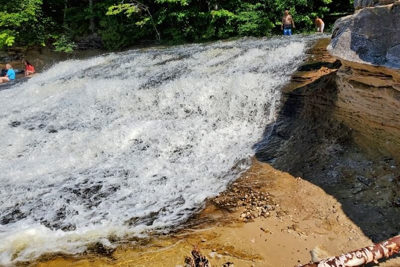 Things to do in Pictured Rocks National Lakeshore park: chapel beach falls, waterfalls flowing into lake superior. UP Michigan travel blog