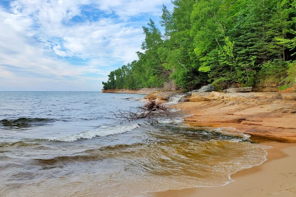 Things to do in Pictured Rocks National Lakeshore park: elliott falls, miners beach falls. UP Michigan travel blog
