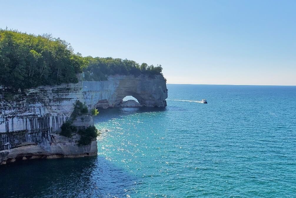 Things to do in Pictured Rocks National Lakeshore park: hike the chapel loop trail where to see pictured rocks cliffs by hiking. UP Michigan travel blog