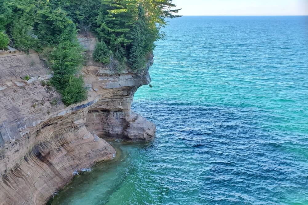 Things to do in Pictured Rocks National Lakeshore park: hike the chapel loop trail where to see pictured rocks cliffs by hiking. UP Michigan travel blog