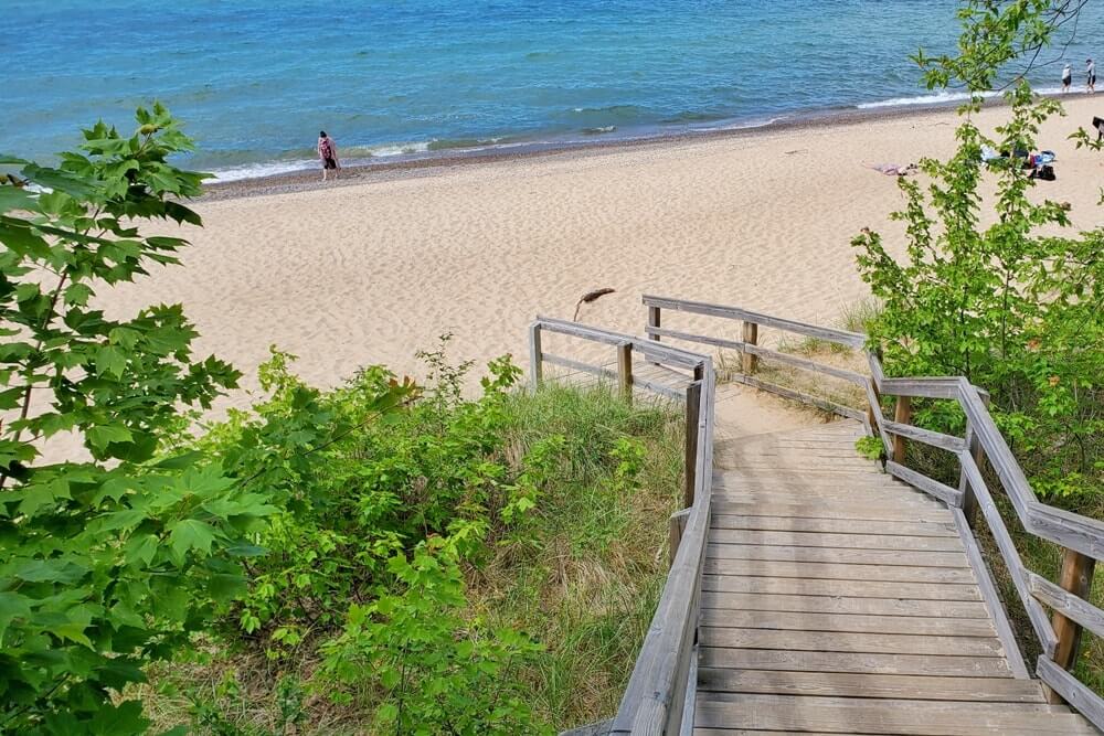 Things to do in Pictured Rocks National Lakeshore park: lake superior overlook beach. UP Michigan travel blog