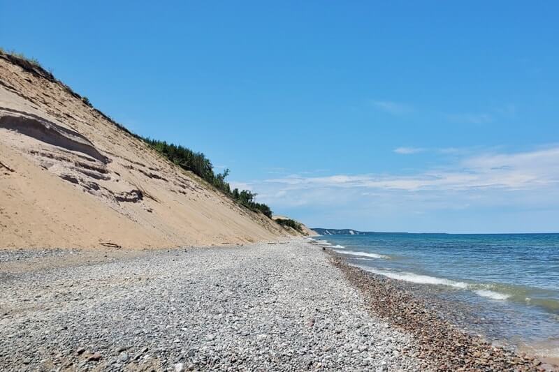 Things to do in Pictured Rocks National Lakeshore park: Sable beach, hiking trail. where to see grand sable dunes, sand dunes in Pictured Rocks, in Upper peninsula. UP Michigan travel blog