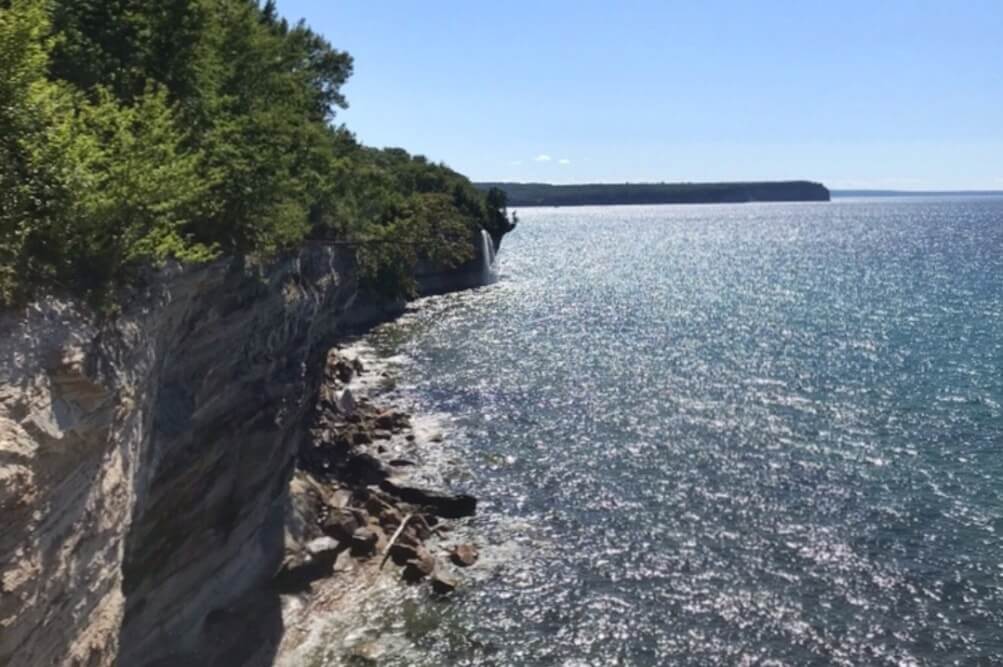 Things to do in Pictured Rocks National Lakeshore park: hike to spray falls. UP Michigan travel blog