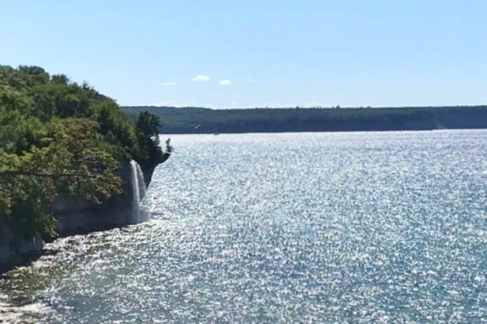 Things to do in Pictured Rocks National Lakeshore park: hike to spray falls. UP Michigan travel blog