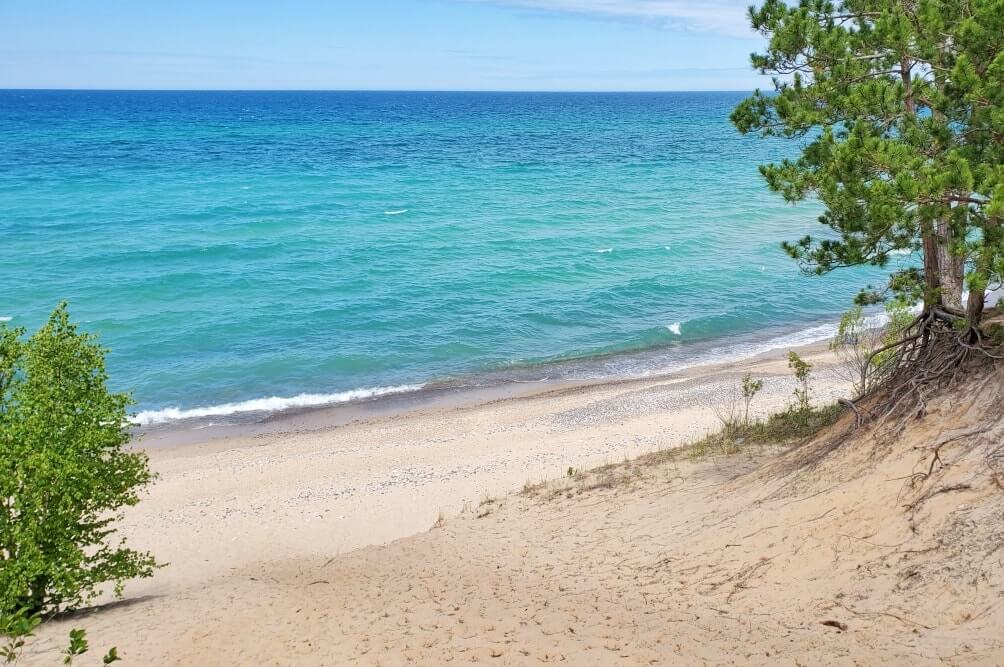 Things to do in Pictured Rocks National Lakeshore park: twelvemile beach, lake superior. UP Michigan travel blog