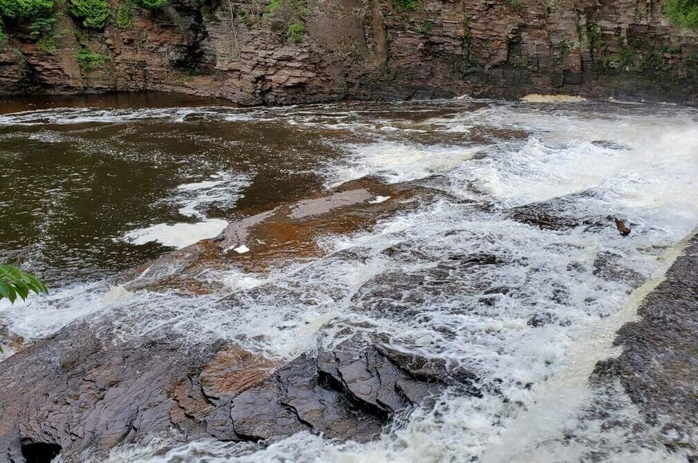 Presque Isle river trail: nawadaha falls waterfalls in porcupine mountains wilderness state park along presque isle river. western up waterfalls. upper peninsula, michigan travel blog