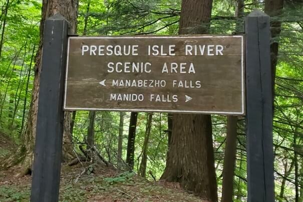 Hiking the Presque Isle river trail to see manabezho falls and manido falls: porcupine mountains waterfalls loop trail. where to see waterfalls along presque isle river. western up waterfalls. upper peninsula, michigan travel blog