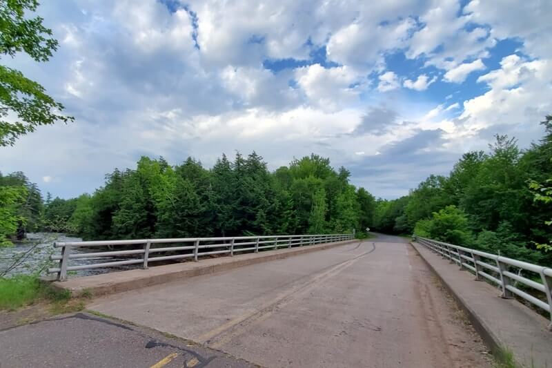 Presque isle river waterfalls loop trail: Parking for waterfalls loop trailhead. up michigan travel blog