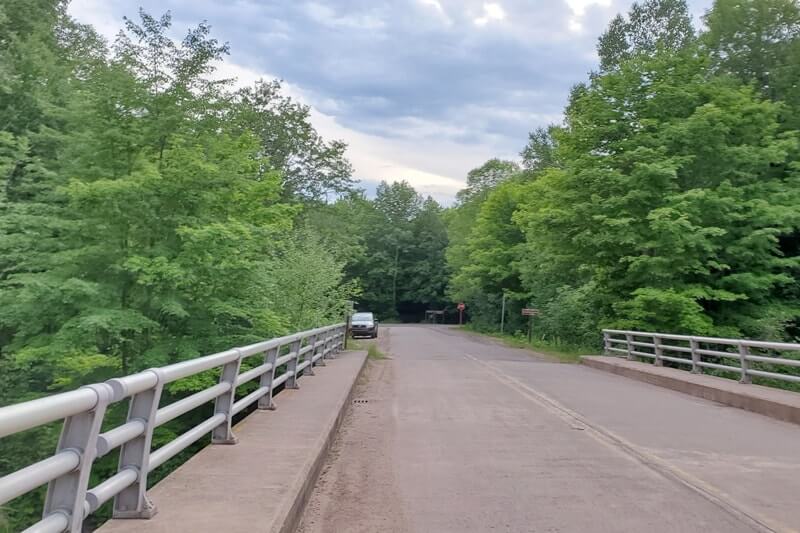 Presque isle river waterfalls loop trail: Parking for waterfalls loop trailhead. up michigan travel blog