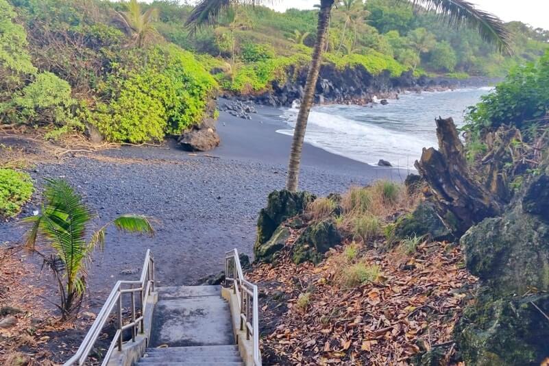Waianapanapa State Park: getting to the best Maui black sand beach, Honokalani Beach, Pailoa Bay. Maui hawaii travel blog