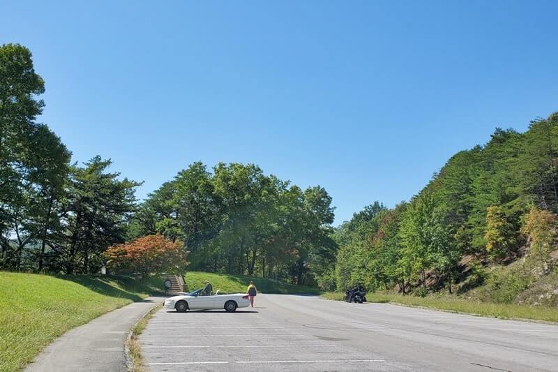 Foothills Parkway west overlooks and parking spots: Foothills Parkway look rock lower overlook parking. Smoky Mountains travel blog