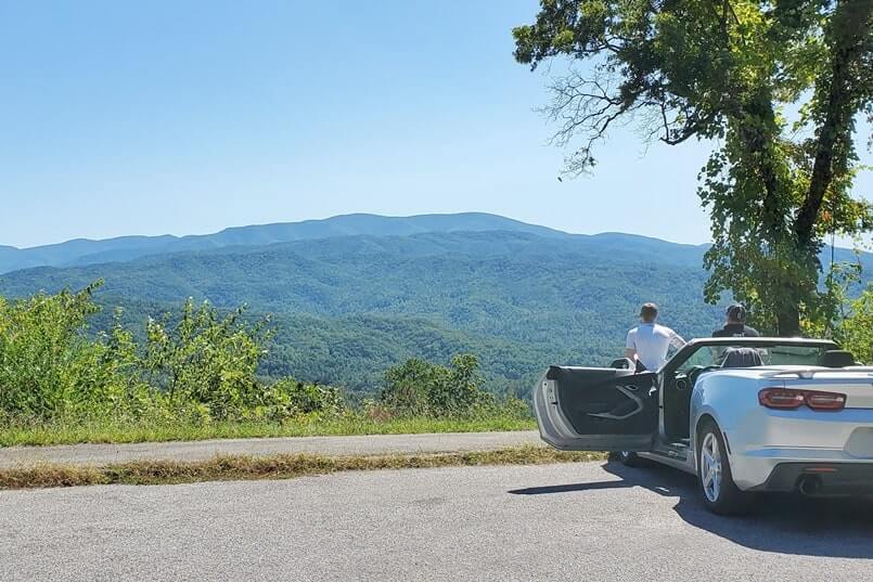 Foothills Parkway overlook and scenic views of smoky mountains. scenic drives near great smoky mountains national park. smokies travel blog