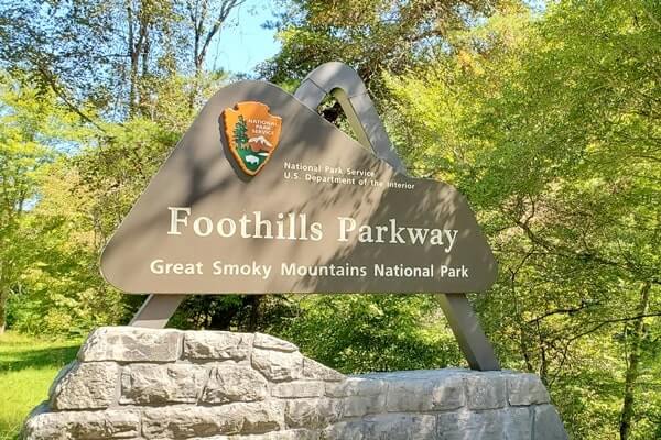 Foothills Parkway overlook and scenic views of smoky mountains. scenic drives and picnic areas near great smoky mountains national park. smokies travel blog