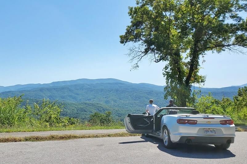Foothills Parkway overlook and scenic views of smoky mountains. scenic drives near great smoky mountains national park. smokies travel blog