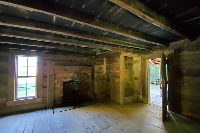 Inside John oliver cabin: visiting historic cabin in cades cove, smoky mountains national park, world heritage site. smoky mountains travel blog