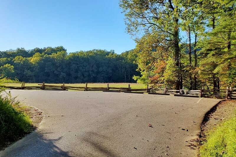Getting to John Oliver Cabin parking on cades cove loop road. smoky mountains travel blog