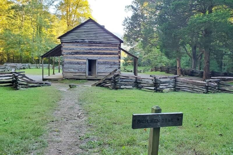 John oliver cabin to Rich Mountain Trail, hiking trails in Cades Cove. smoky mountains travel blog