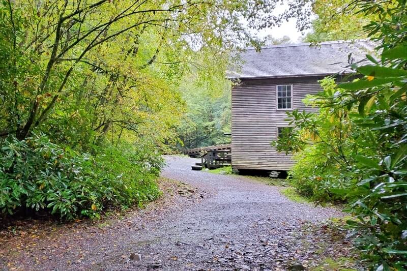 Mingus Mill Trail: Hiking to Mingus Mill. nc smoky mountains travel blog
