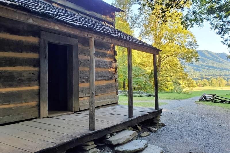 Best things to do in Great Smoky Mountains National Park vacation ideas. best historic cabins to visit. Tennessee TN. North Carolina NC. smokies travel blog