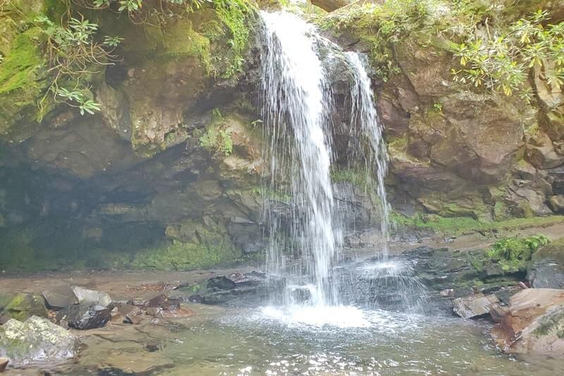Things to do in Great Smoky Mountains National Park. hiking trail, waterfalls in gatlinburg tennessee. grotto falls. tn smokies travel blog