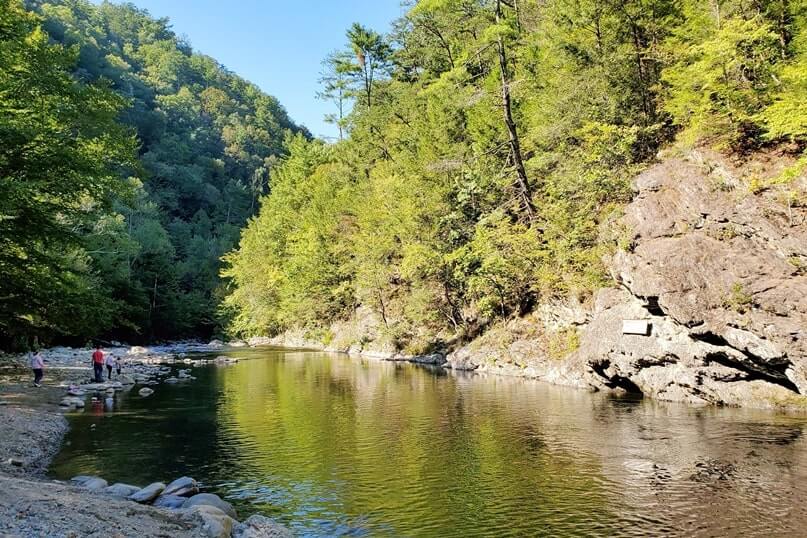 Things to do in Great Smoky Mountains National Park. river in tennessee. townsend wye. tn smokies travel blog