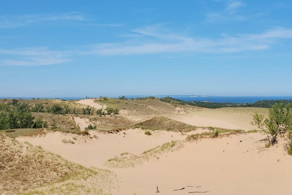 Cottonwood Trail: best hikes to see sand dunes and lake michigan in sleeping bear dunes national lakeshore. pierce stocking scenic drive hiking trails. northern michigan travel blog
