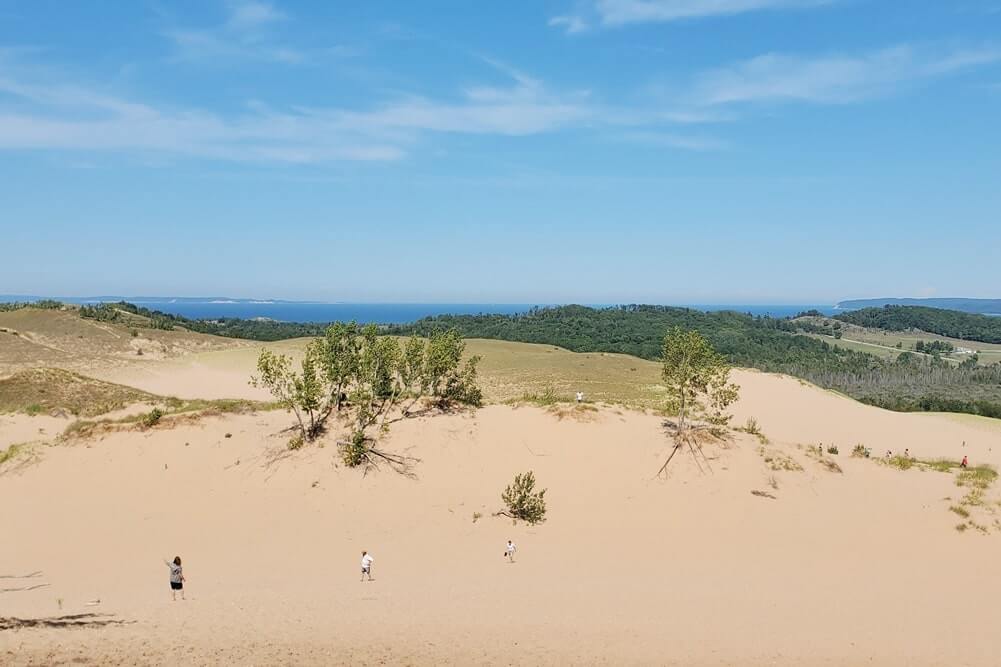 Cottonwood Trail: best hikes to see sand dunes and lake michigan in sleeping bear dunes national lakeshore. pierce stocking scenic drive hiking trails. northern michigan travel blog