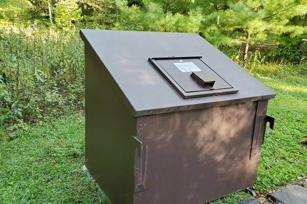 Great Smoky Mountains National Park camping bears. bear-proof trash cans and dumpsters. are there bears at smoky mountains campgrounds. smokies travel blog