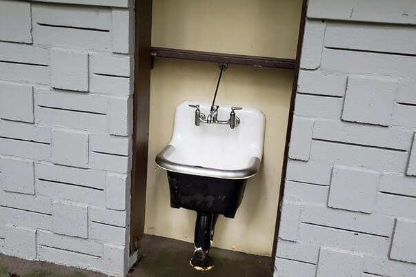 Great Smoky Mountains National Park camping. campground dishwashing sink. how to wash dishes at smoky mountains campground. smokies travel blog