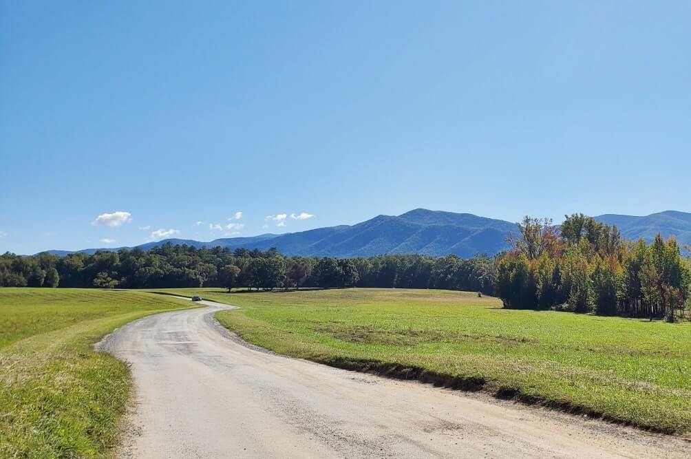 Great Smoky Mountains National Park camping trip. Planning a smoky mountains camping trip for first time in the smoky mountains. tent camping. rv camping. car camping. tennessee tn.smokies travel blog.