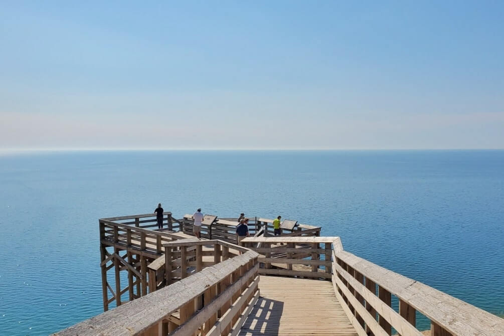 Pierce Stocking Scenic Drive stops to make: Lake Michigan overlook. Best Lake Michigan views. Best things to do in Sleeping Bear Dunes. northern michigan travel blog