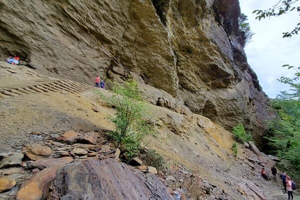 Mt LeConte Trail: alum cave trail to mt leconte summit hike. best trail to mt leconte. smokies travel blog
