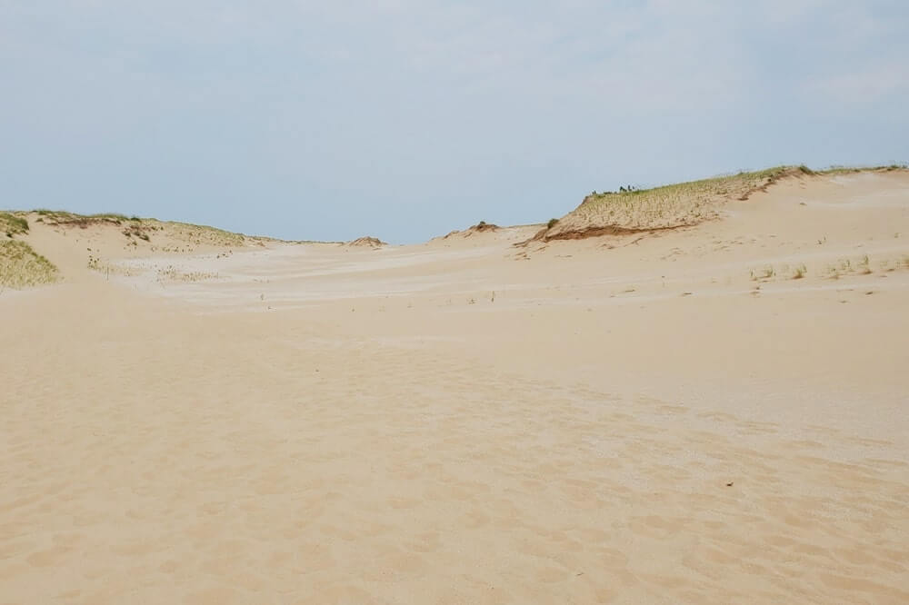 How to get to Sleeping Bear Point beach, hike the dune loop trail to Lake Michigan beach. northern michigan travel blog