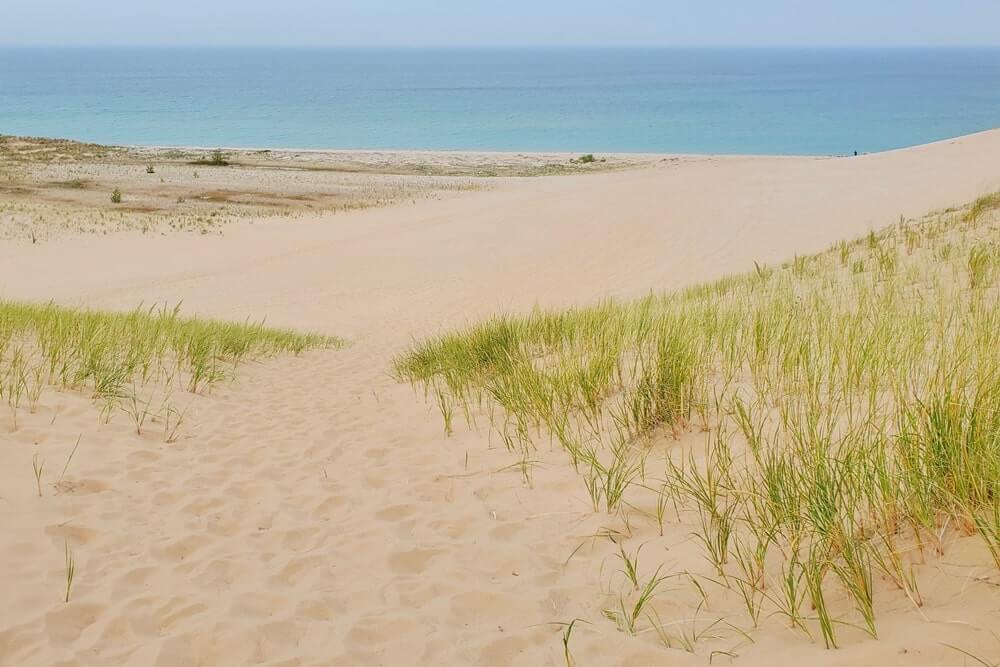How to get to Sleeping Bear Point beach, hike the dune loop trail to Lake Michigan beach. northern michigan travel blog