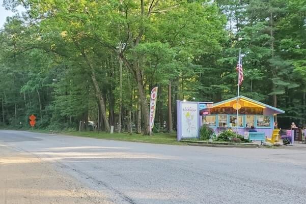 Lake Michigan campground near ice cream shop. muskegon state park camping. michigan travel blog