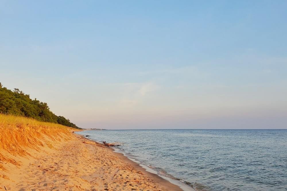 where to go for Muskegon State Park sunset spot, Lake Michigan beach sunset near Lake Michigan campground. michigan travel blog